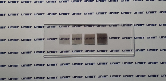 최경진 UNIST 교수 연구팀이 개발한 ‘유연하고 투명한 태양전지’의 투명도를 조절한 모습으로, 실리콘 막대가 광활성층 역할을 해 태양광을 흡수한다.  UNIST 제공